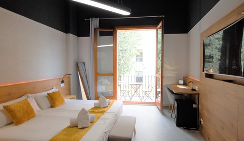 Habitación superior con 1 cama doble o 2 individuales, balcón