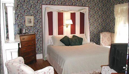 King Room, Second Floor, Full Bath