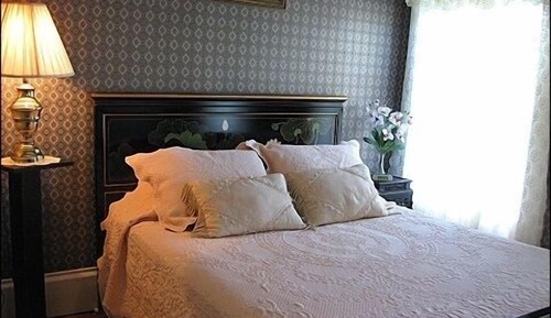 Second Floor Queen-bedded Room, Shower 