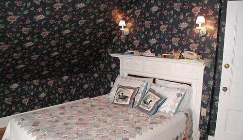 Third Floor Queen, Small Room, Shower 