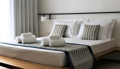 Suite, vistas parciales al mar (Lateral)