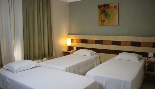 Habitación triple Deluxe, vistas al jardín