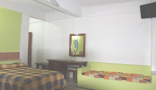 Habitación triple familiar, varias habitaciones, fumadores, baño privado
