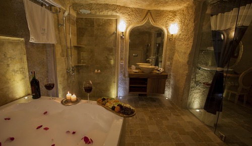 Exclusive Cave Suite