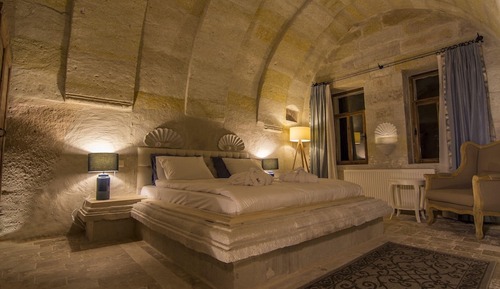 Presidential Cave Suite