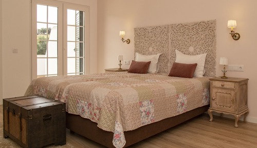 Habitación superior con 1 cama doble o 2 individuales, terraza