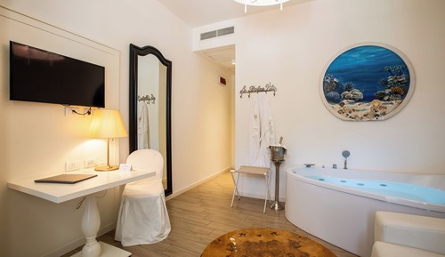 Suite junior, bañera de hidromasaje