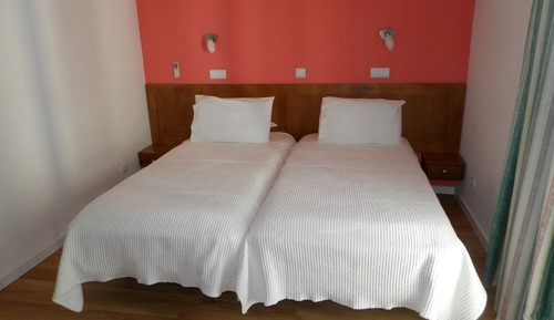 Habitación con 2 camas individuales