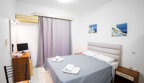 Estudio, balcón, planta baja