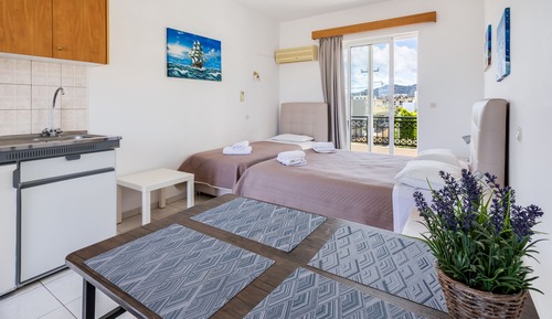 Apartamento, 2 habitaciones, balcón, vistas al jardín