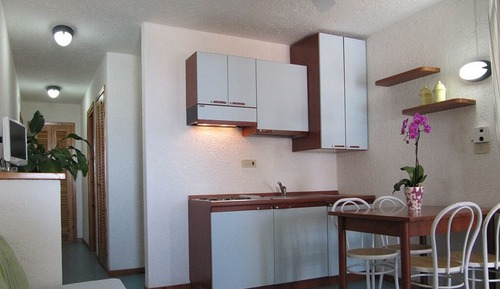 Estudio (2 Adults)