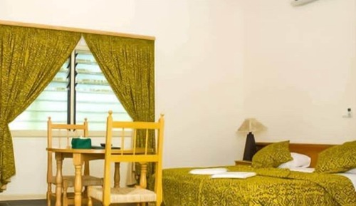 Habitación estándar con 1 cama doble o 2 individuales