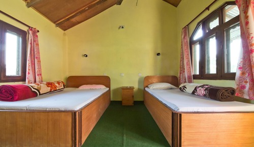 Habitación estándar con 1 cama doble o 2 individuales, vistas al jardín, en la zona del jardín
