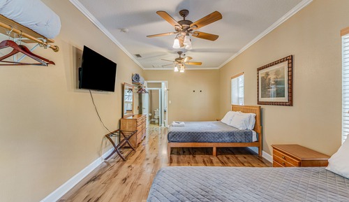 Suite, varias camas, terraza, vistas al patio (Crystal River Suite, up to 3 rooms)