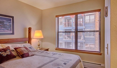 Habitación básica, 1 cama de matrimonio grande (Hotel)