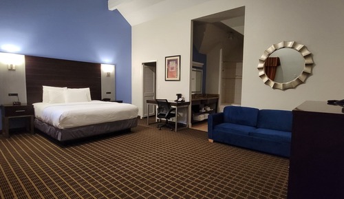 Habitación superior, 1 cama de matrimonio grande con sofá cama, frigorífico y microondas