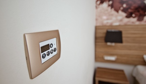 Habitación estándar con 1 cama doble o 2 individuales, vistas a la ciudad