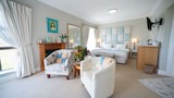 Deluxe Room, 1 King Bed, Ensuite, Mountain View