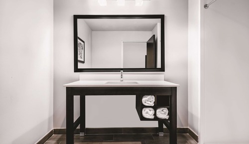 Habitación, 2 camas de matrimonio, no fumadores (Mobility,Hearing,Tub w/Grab Bars)