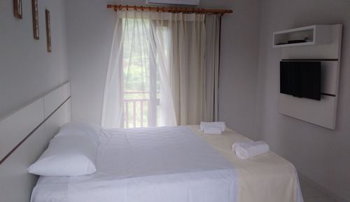 Habitación, vistas parciales al mar