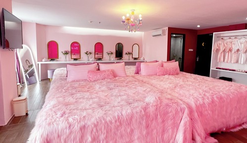 Bridal Room (Girls-Only)