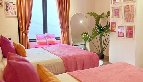 Habitación cuádruple, solo para mujeres (Girl Room)