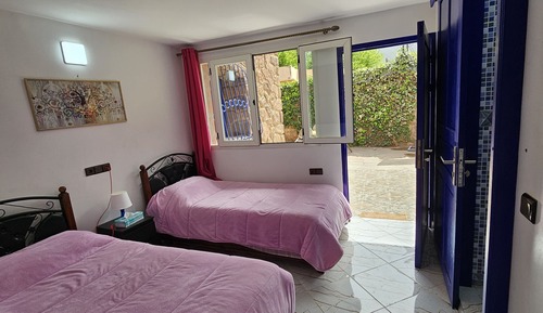 Estudio, vistas al jardín