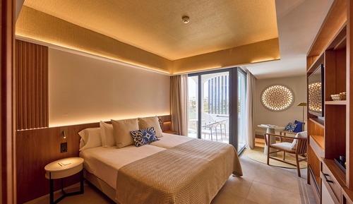 Habitación doble, balcón, vistas parciales al mar