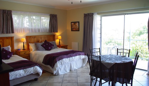 Habitación estándar con 1 cama doble o 2 individuales, balcón