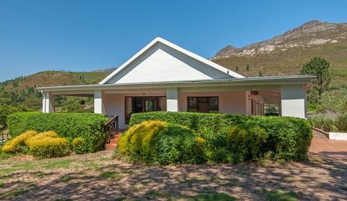 Casa de campo familiar, 3 habitaciones, vistas al valle, junto a la montaña