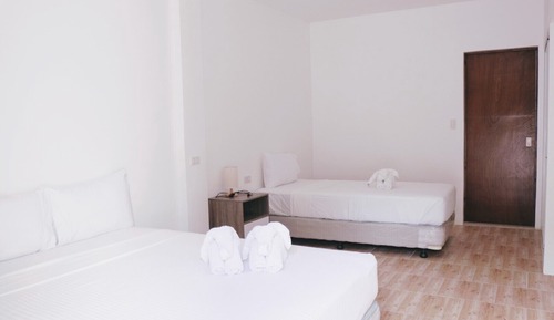Habitación triple, patio, vistas al jardín