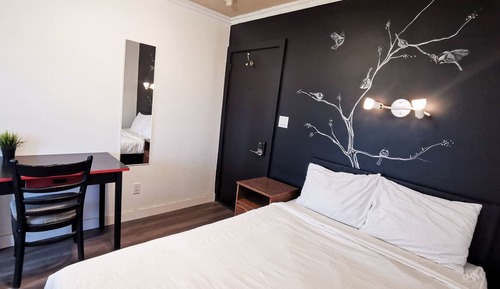 Habitación junior doble, 1 cama doble, baño compartido