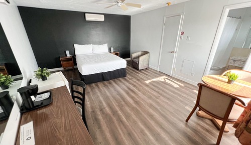 Habitación sénior doble, 1 cama de matrimonio, baño privado, vistas al río