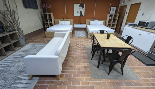 Estudio familiar, 2 camas de matrimonio, cocina