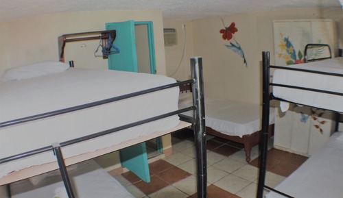Dormitorio compartido básico, dormitorio mixto