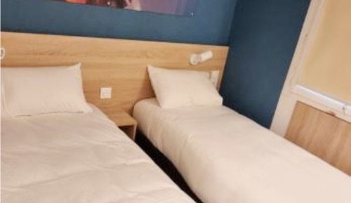 Habitación, varias camas