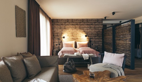 Deluxe Suite, 1 King Bed with Sofa bed, Mountain View