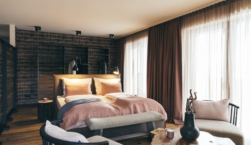Superior Suite, 1 King Bed with Sofa bed, Mountain View