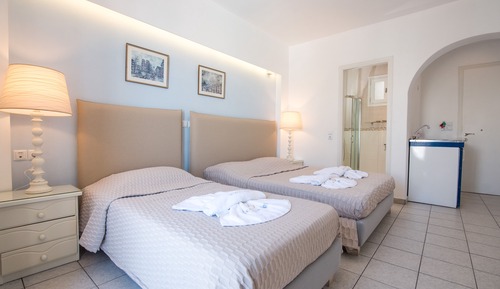 Habitación triple clásica, vistas parciales al mar (3 Adults)