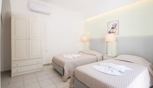 Habitación clásica con 1 cama doble o 2 individuales, vistas a la ciudad