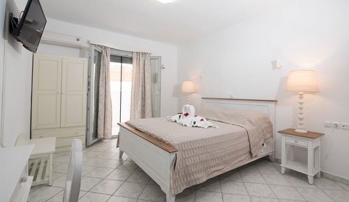 Habitación clásica doble, 1 cama de matrimonio, vistas a la ciudad (Semi-basement)
