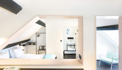 Habitación doble (Attic, only accessible by stairs)
