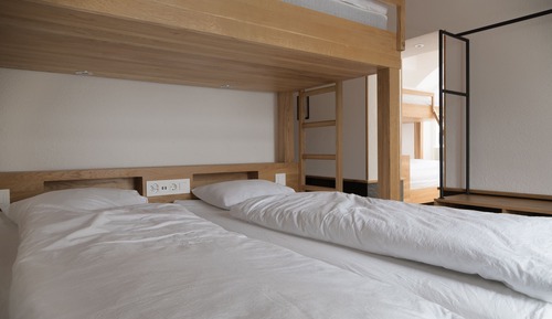 Habitación familiar, varias camas, baño privado (Pathfinder / 7 Beds)