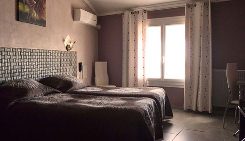 Habitación con 2 camas individuales, balcón, vistas al mar