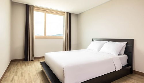 Deluxe Plus (25PY) - Welcome Drink and Breakfast for 2 and Late Check out at 12:00PM