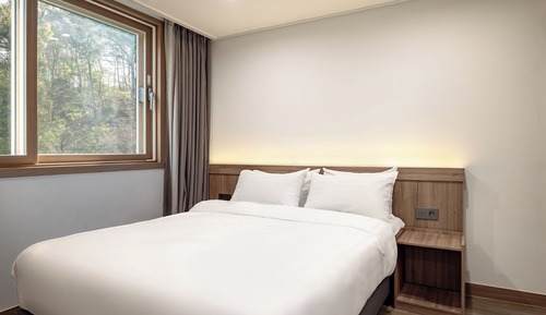 Kensington Premier (25PY) - Welcome Drink and Breakfast for 2 and Late Check out at 12:00PM