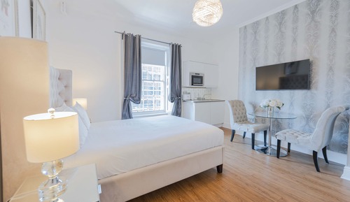 Estudio junior, 1 cama de matrimonio, cocina básica