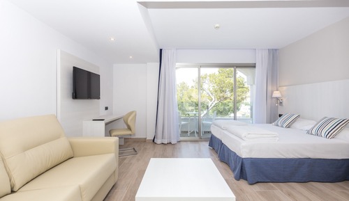 Suite junior, balcón (2 adults + 1 child)