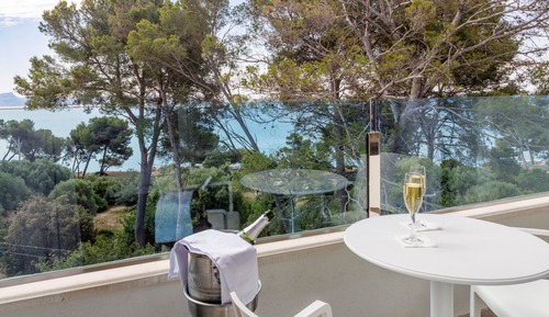 Suite junior, balcón, vistas al mar (2 adults + 2 children)