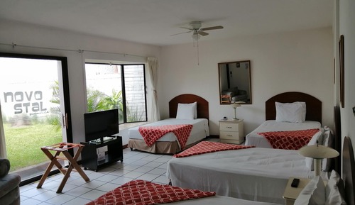 Standard Quadruple Room, 4 single beds 